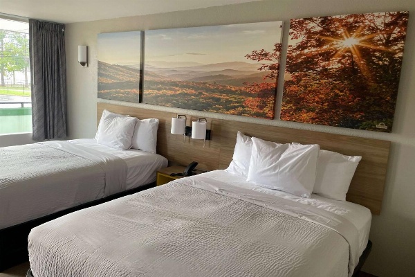 Days Inn by Wyndham Montgomery I-85 image 1