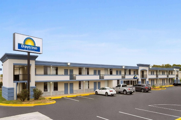 Days Inn by Wyndham Montgomery I-85 image 2