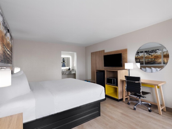 Days Inn by Wyndham Montgomery I-85 image 30